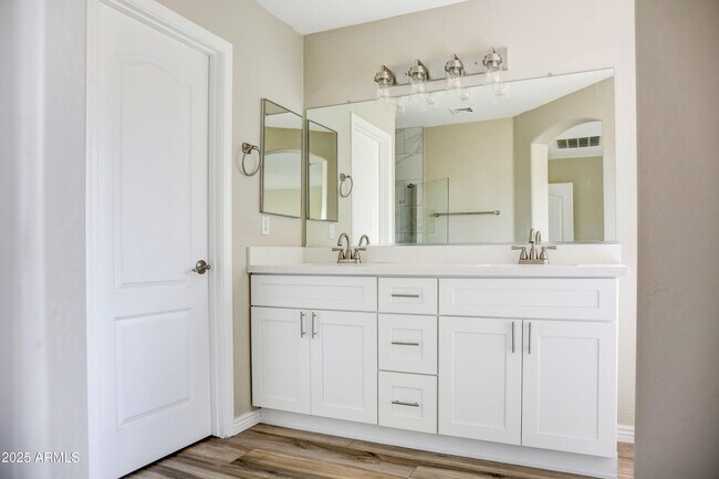 Building Photo - 6656 S Classic Way