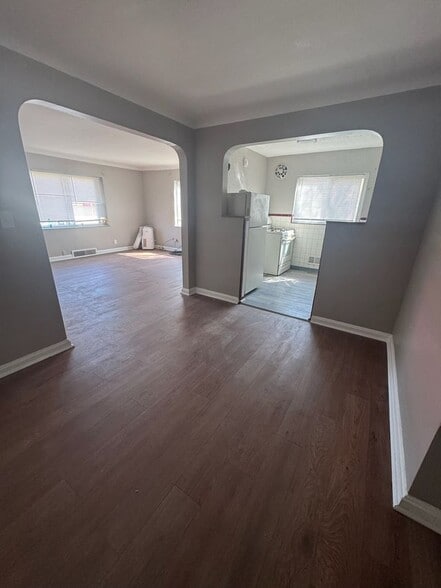 Building Photo - 1665 Anita Pl