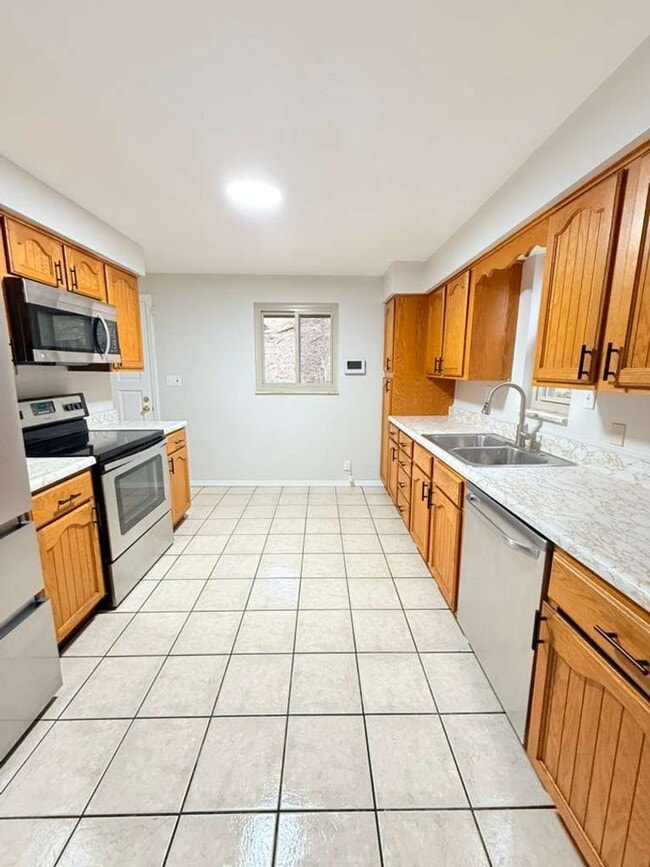 Building Photo - Updated 3BD 2BA Apartment Located in a Great Area!!