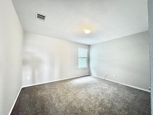 Building Photo - 251 Cyrus St