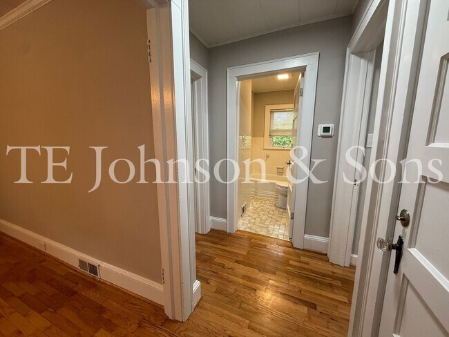 Building Photo - Spacious 3 Bedroom Home with Primary Suite on Main Level and 2-Car Carport