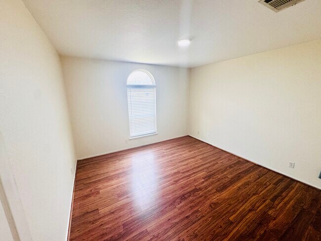 Building Photo - 1731 Warwick Way