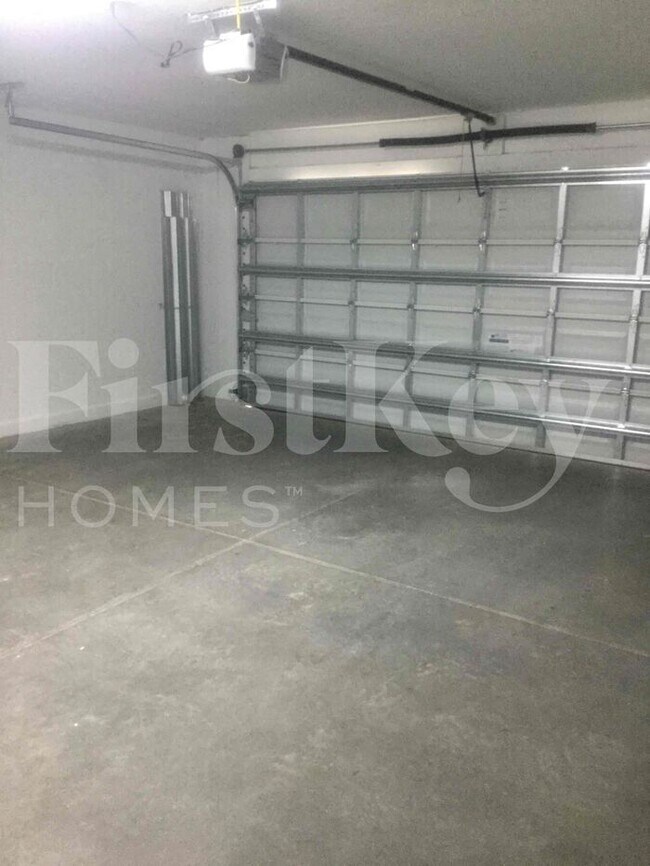 Building Photo - 1351 SW Amboy Ave