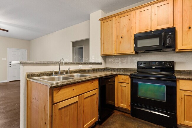 Building Photo - 120 Flat Creek Dr