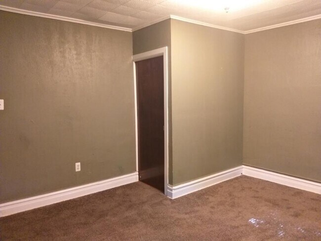 Building Photo - 41 Sylvia Ave