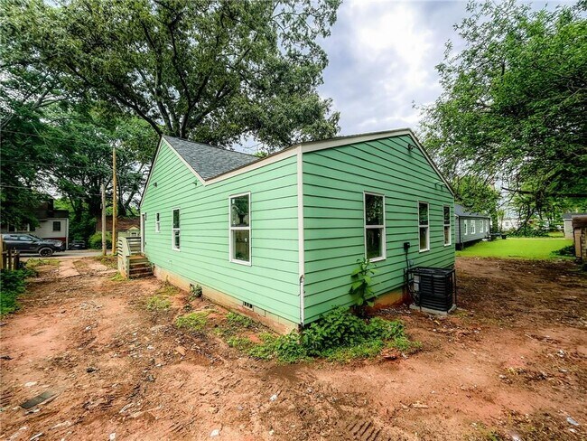 Building Photo - 1260 Gus Thornhill Jr Dr