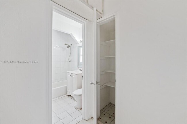 Building Photo - 3571 SW 10th St