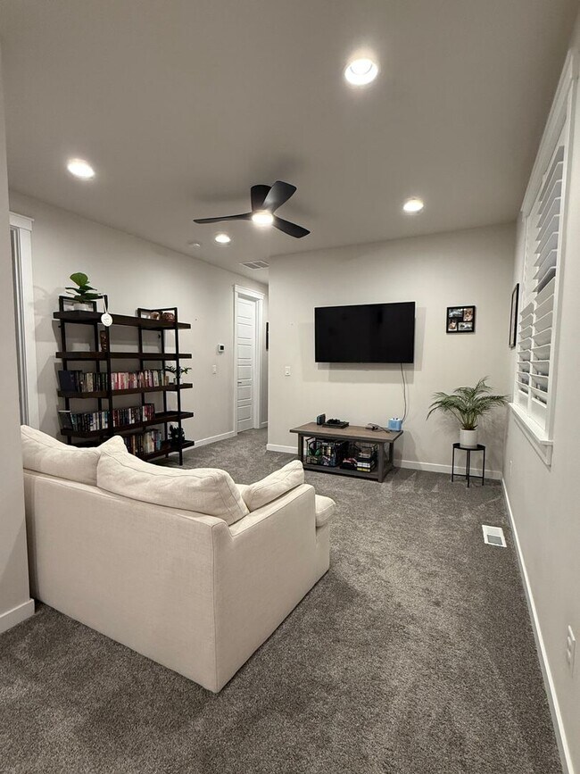 Building Photo - Beautiful Home with lots of upgrades.... A...