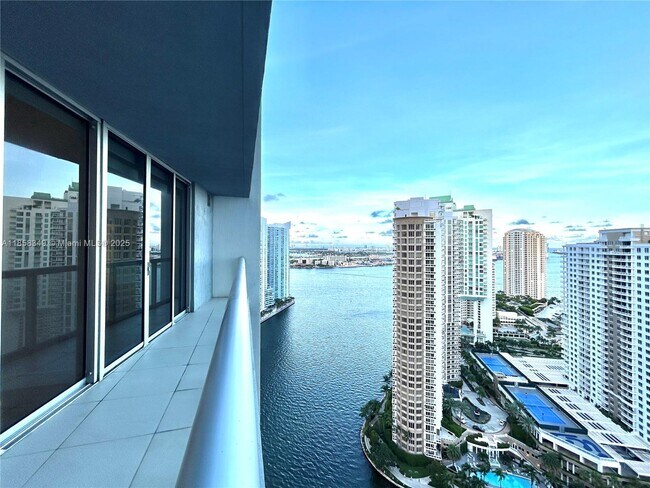 Building Photo - 475 Brickell Ave