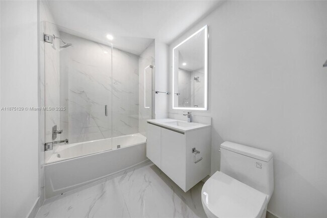 Building Photo - 700 NE 24th St