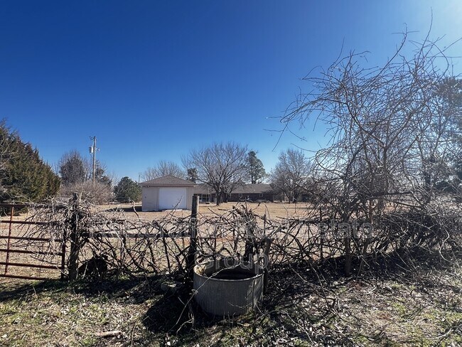 Building Photo - 819 N2964 Rd