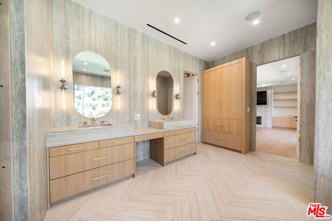 Building Photo - 12001 Crest Ct