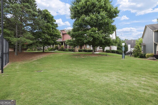 Building Photo - 423 Royal Cres Ln E