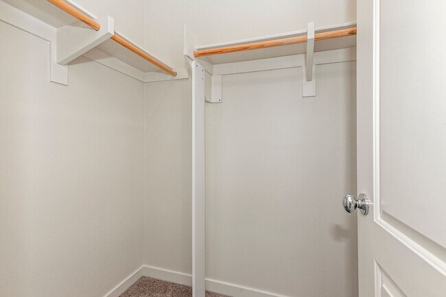 Building Photo - Comfort Meets Coastal Living 4 Bed 2.5 Bath in Oceanside!