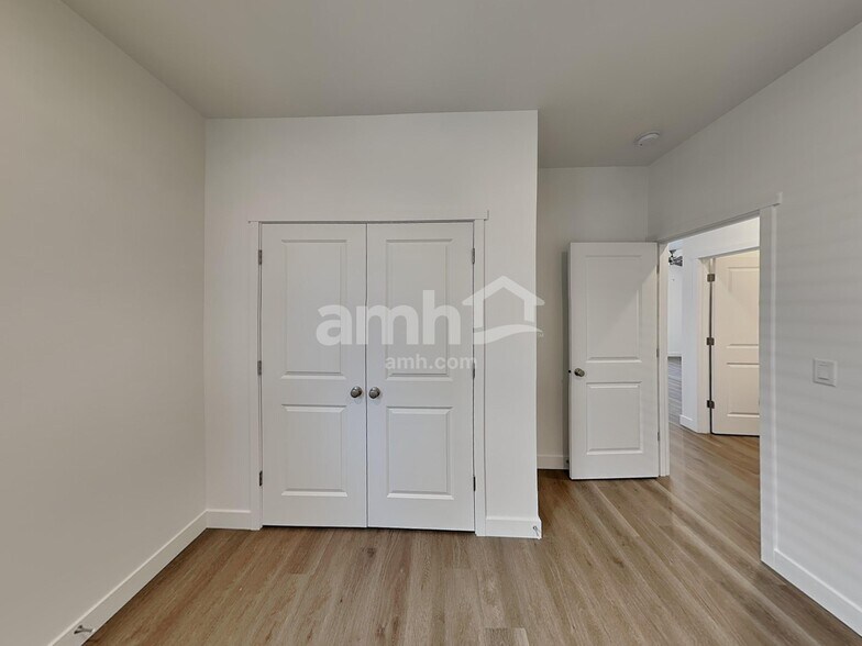 Building Photo - 4727 85th Dr NE