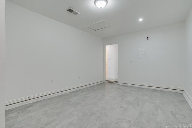 Building Photo - 9958 Panther Bay
