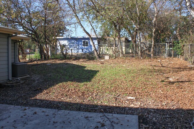 Building Photo - 3 BEDROOM WILSHIRE