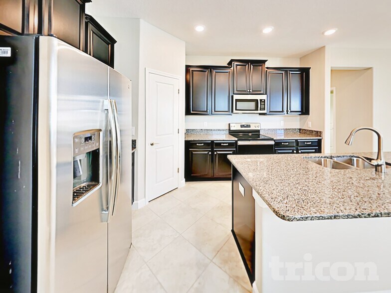 Building Photo - 9735 Ivory Dr