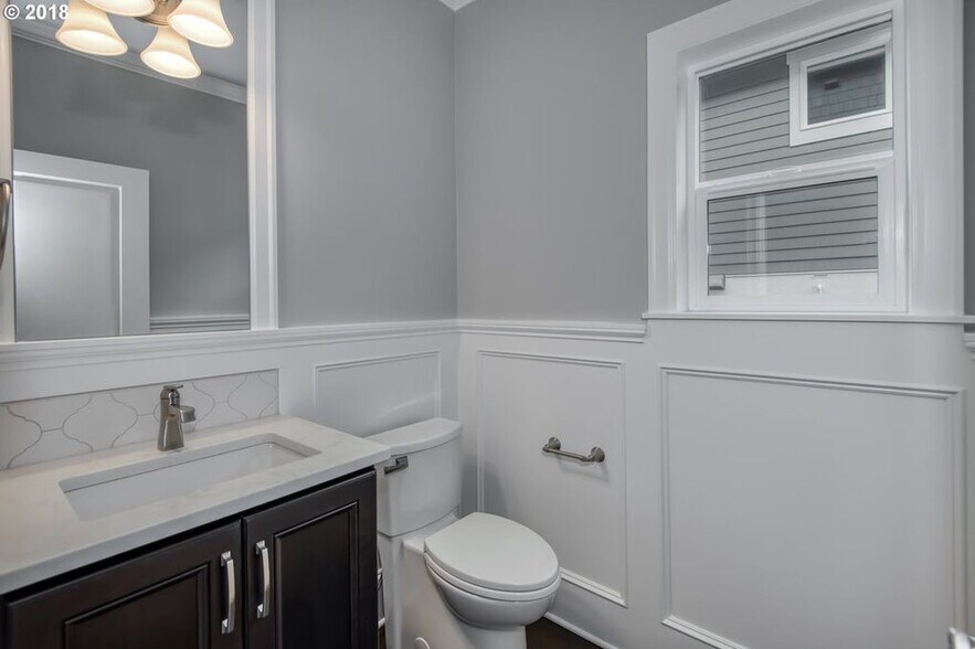 powder room - 3993 SE 36TH AVE