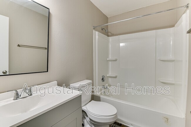 Building Photo - 152 Conifer Dr