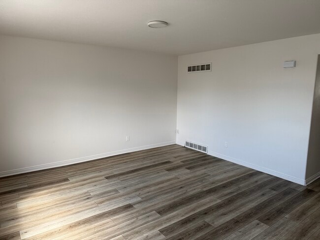 Building Photo - 2500 W 450 N