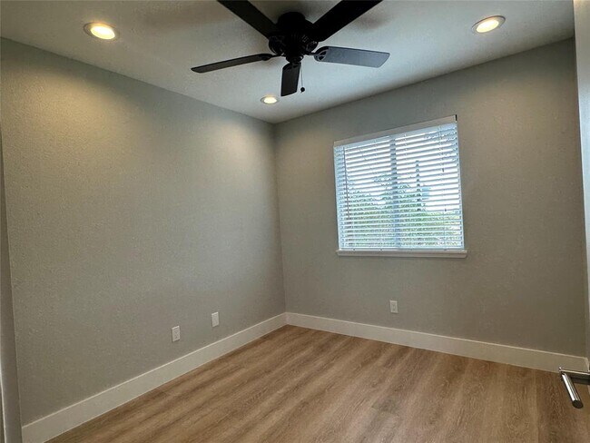 Building Photo - 7217 Aldea Dr