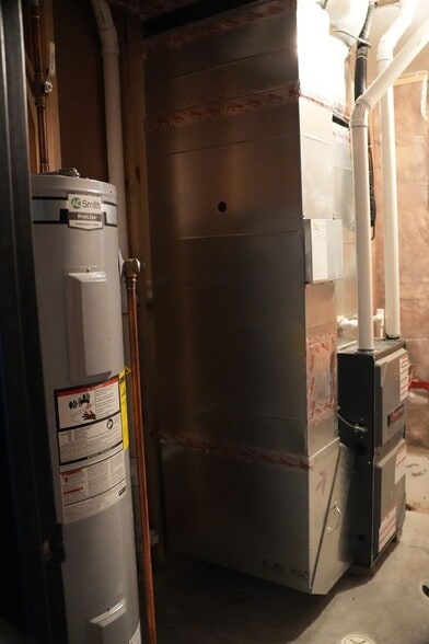 Building Photo - 6040 Kodiak Ln