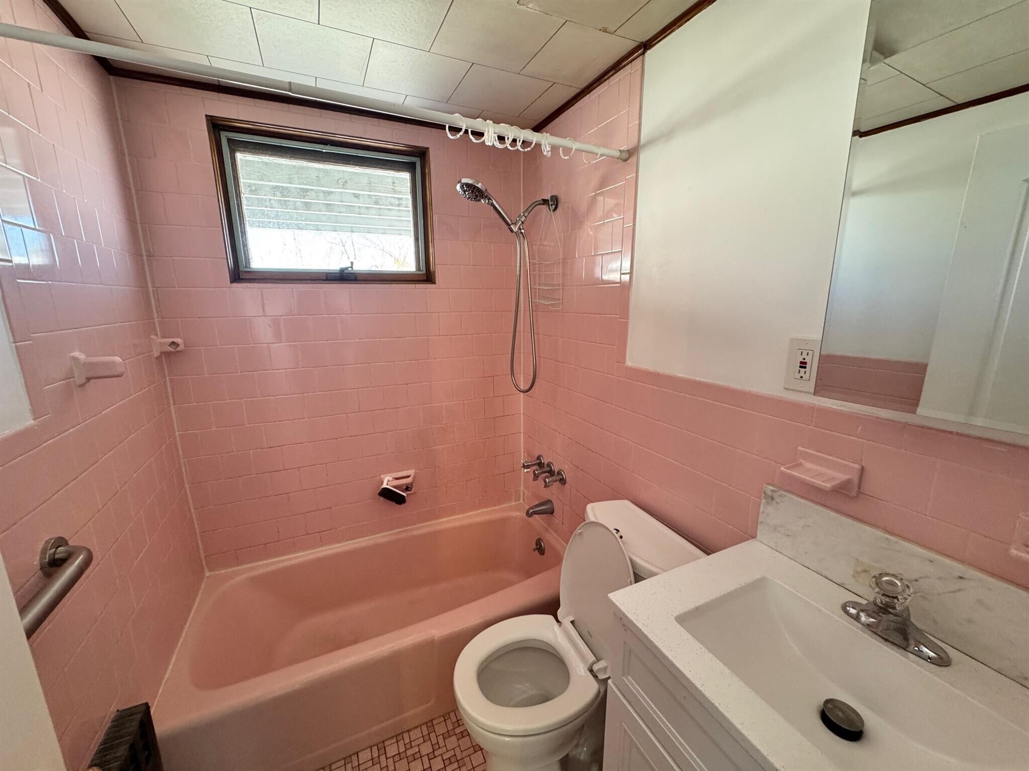 Building Photo - 51 Beacon St