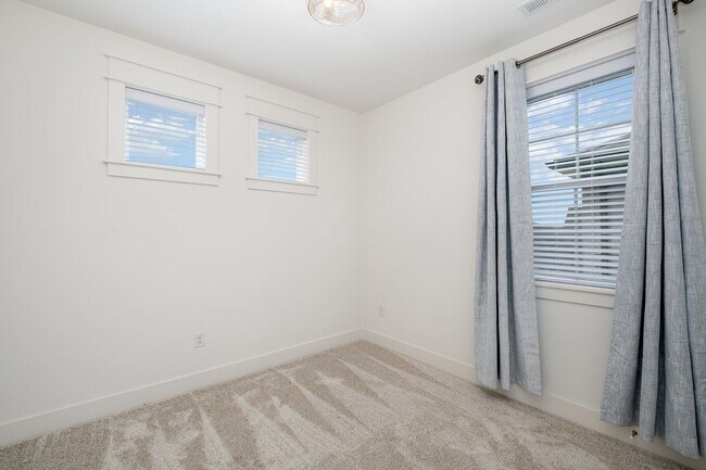 Building Photo - Stunning 4 Bedroom Home in Carothers Crossing!