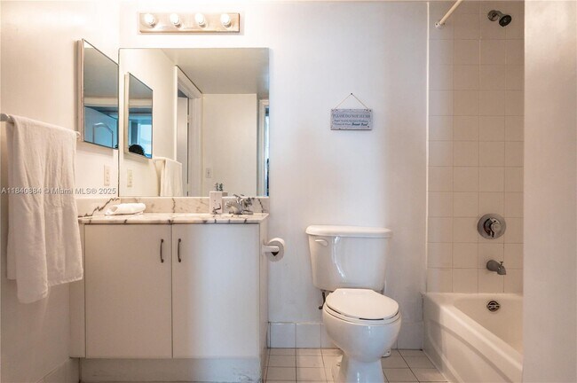 Building Photo - 1200 Brickell Bay Dr