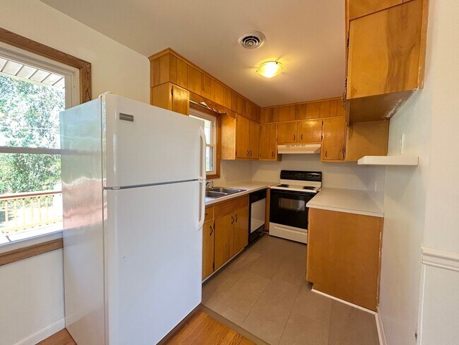 Building Photo - Charming Christiansburg home.