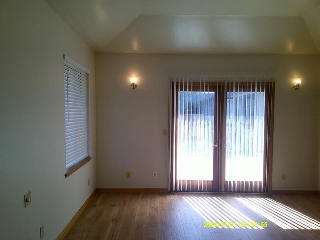Building Photo - 960 Monique Way