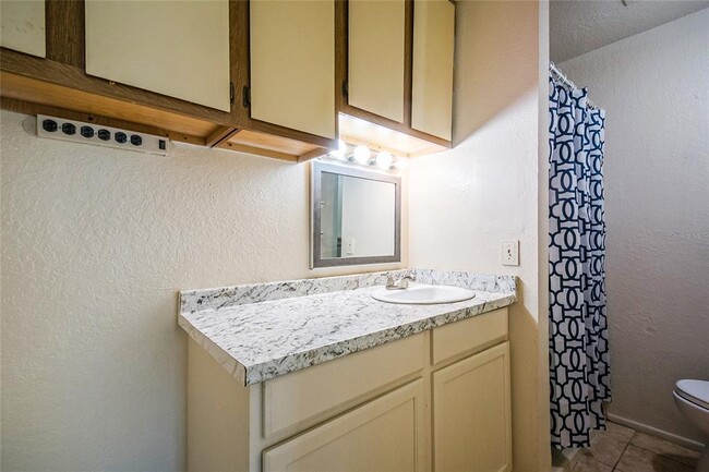 Building Photo - 2338 Juno Ave