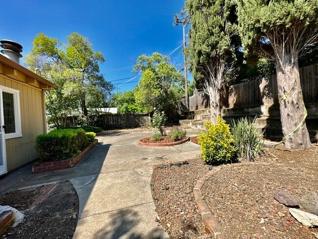 Building Photo - Charming Single-Story Home in Fair Oaks!
