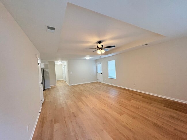 Building Photo - 3 Bedroom | 2 Bath | 1-Car Garage Ranch Du...