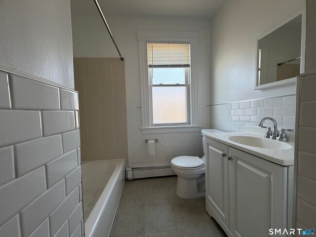 Building Photo - 37-41-41 Jackson Ave