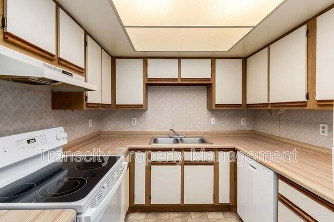 Building Photo - 1340 N Recker Rd