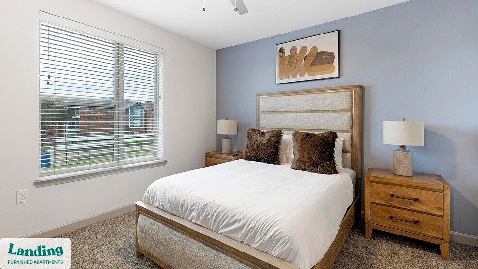 Building Photo - 2800 NE Green Oaks Blvd