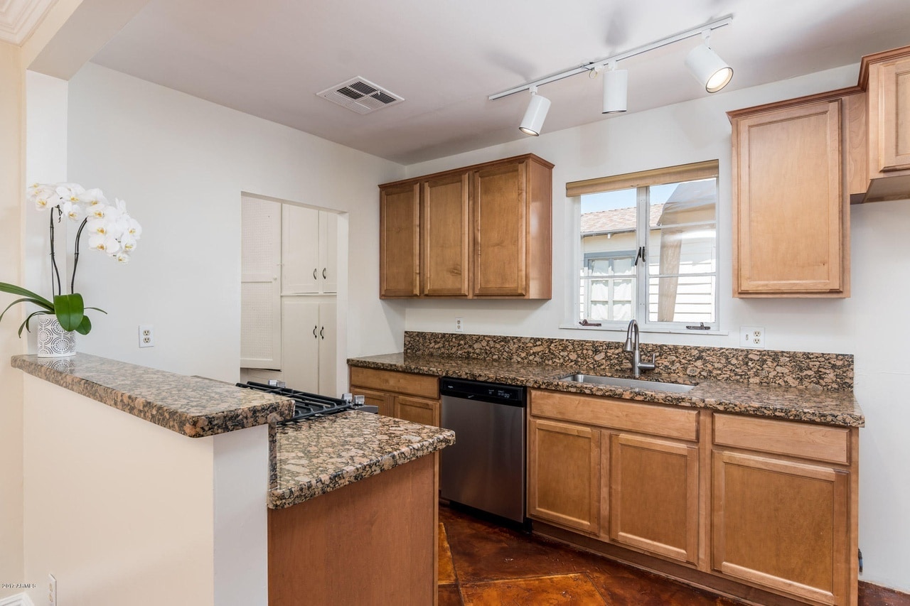 kitchen - 2010 N 16th Ave