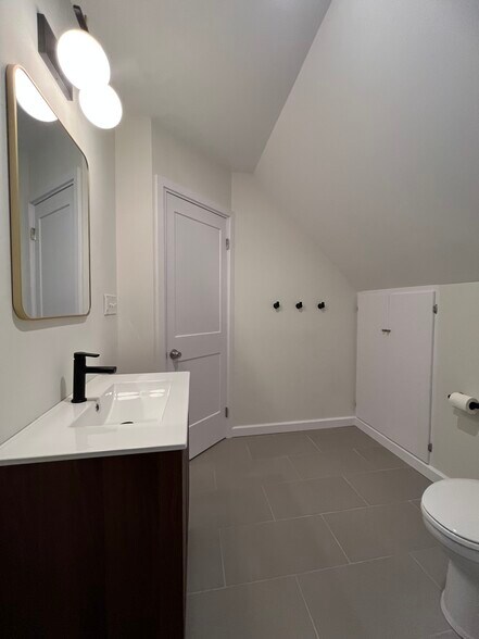 Building Photo - 3408 Parklane Dr