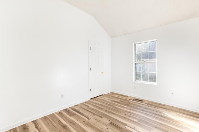 Building Photo - 326 Wilson St