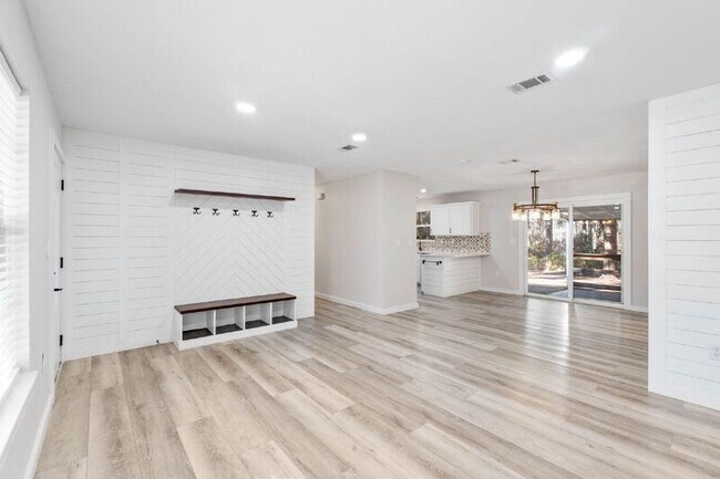 Building Photo - 4744 Young Rd