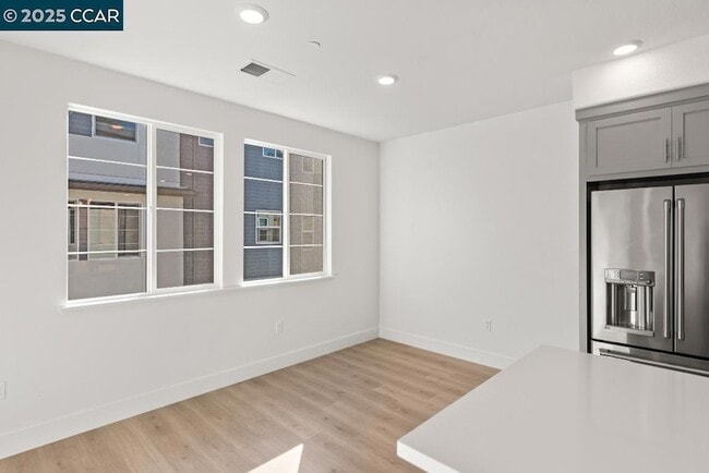 Building Photo - 725 Delve Ct