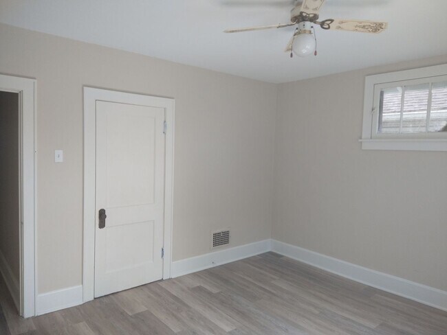 Building Photo - 206-208 N Harris Ave