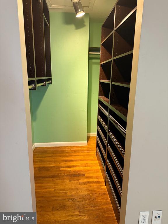 Building Photo - 553 Monet Dr