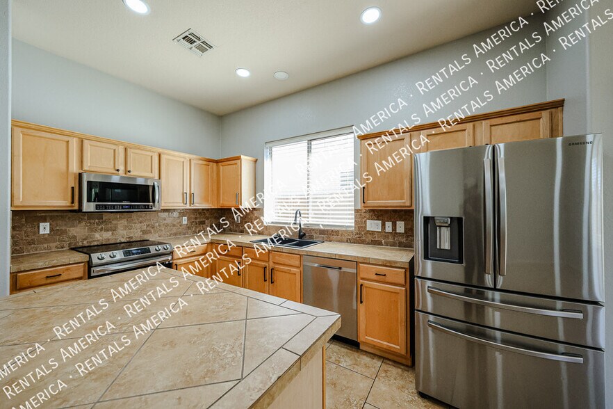 Building Photo - 9447 E Natal Ave