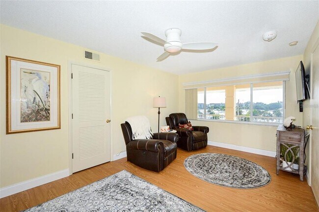Building Photo - 3804 Gulf of Mexico Dr