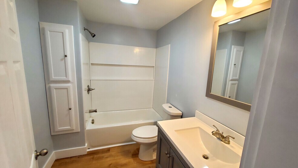 Building Photo - 44 Fairview St