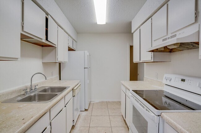 Building Photo - 907 Fieldwood Dr