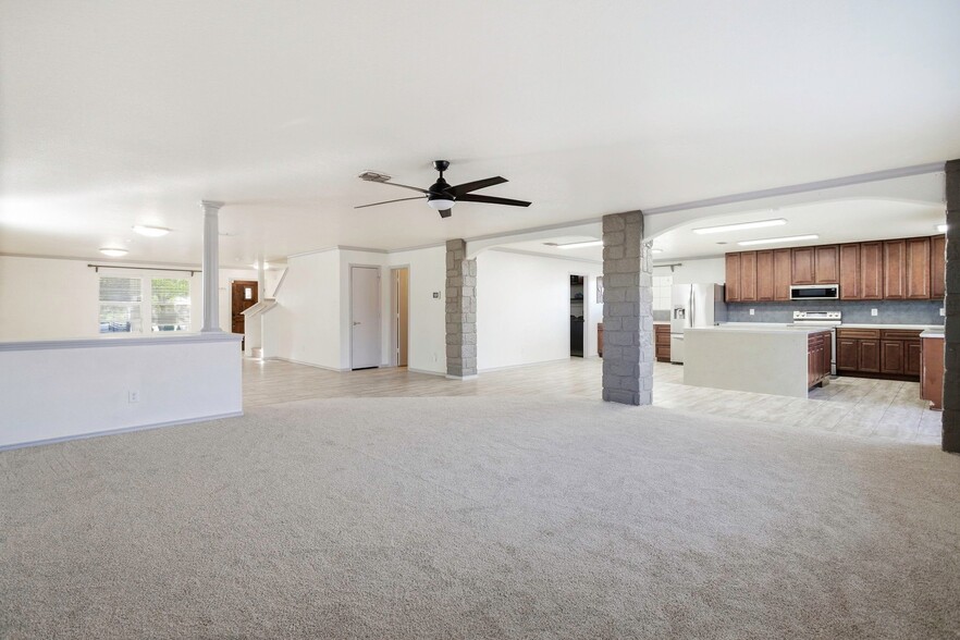 Building Photo - 414 Spruce Breeze